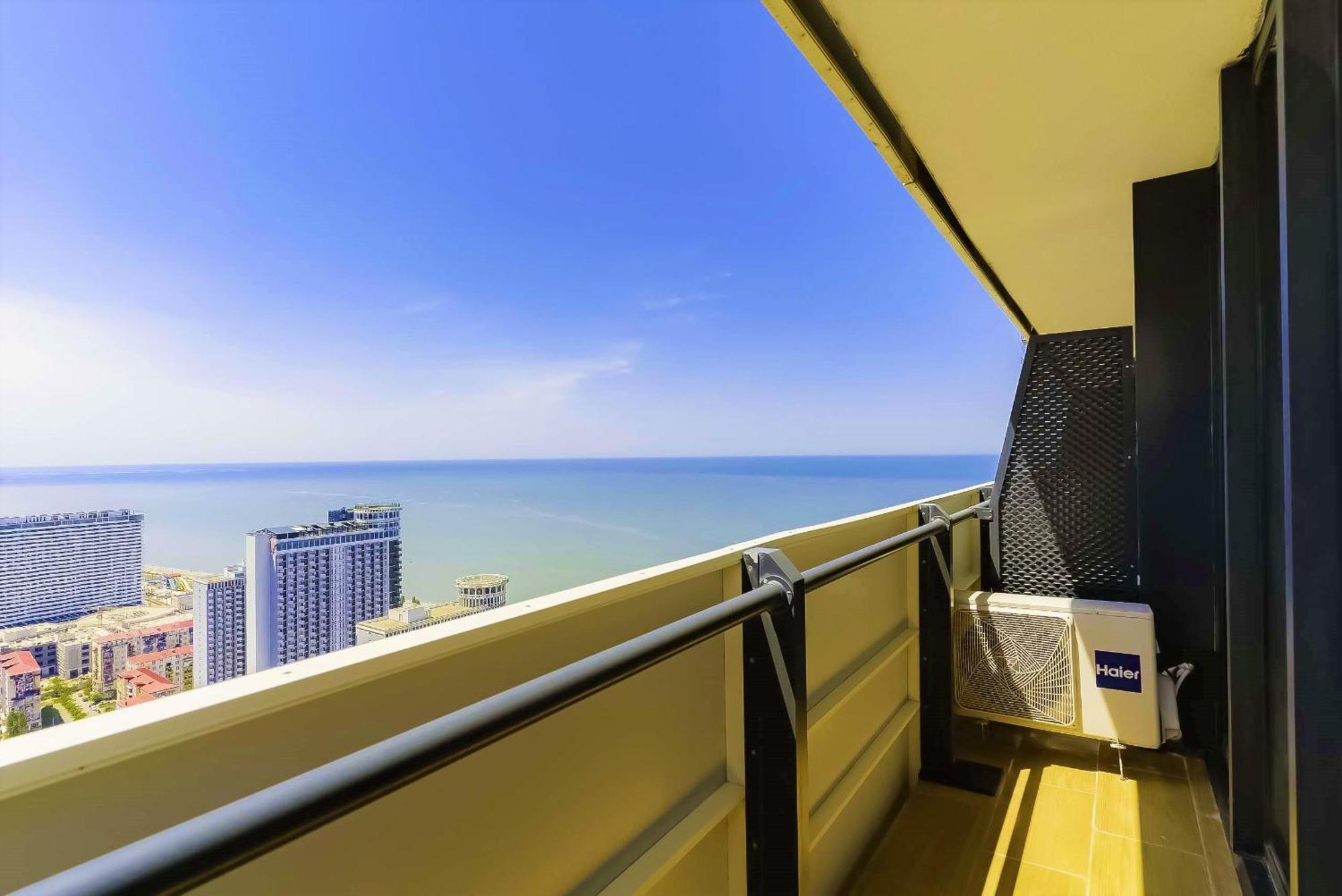 Luxury Beach Front Hotel Batoemi Buitenkant foto