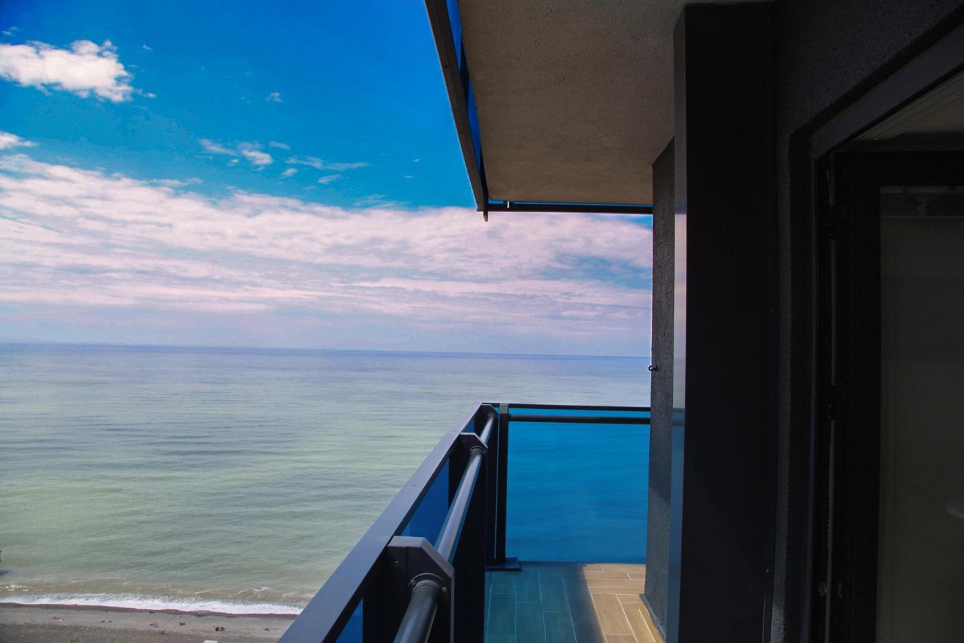 Luxury Beach Front Hotel Batoemi Buitenkant foto