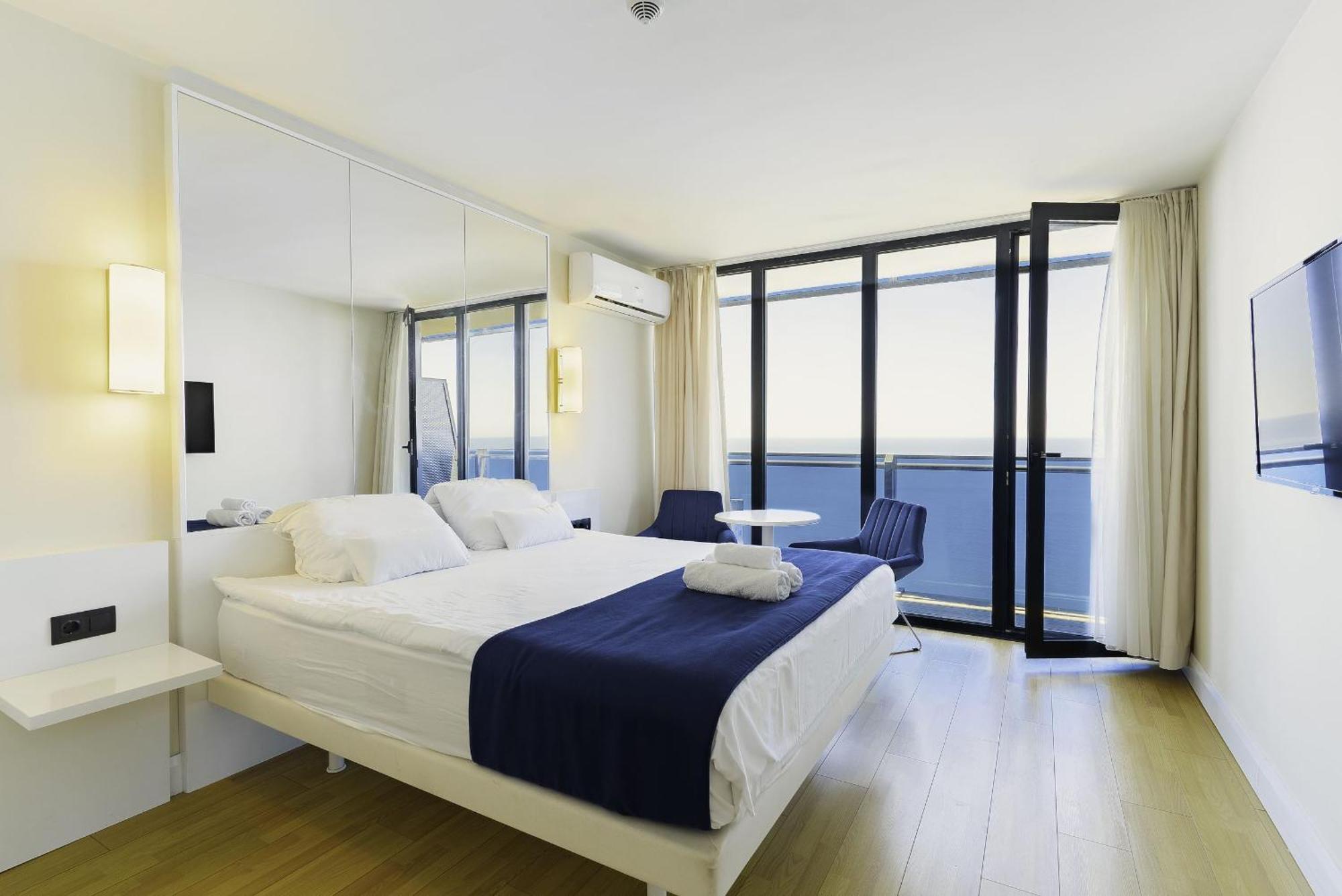 Luxury Beach Front Hotel Batoemi Buitenkant foto