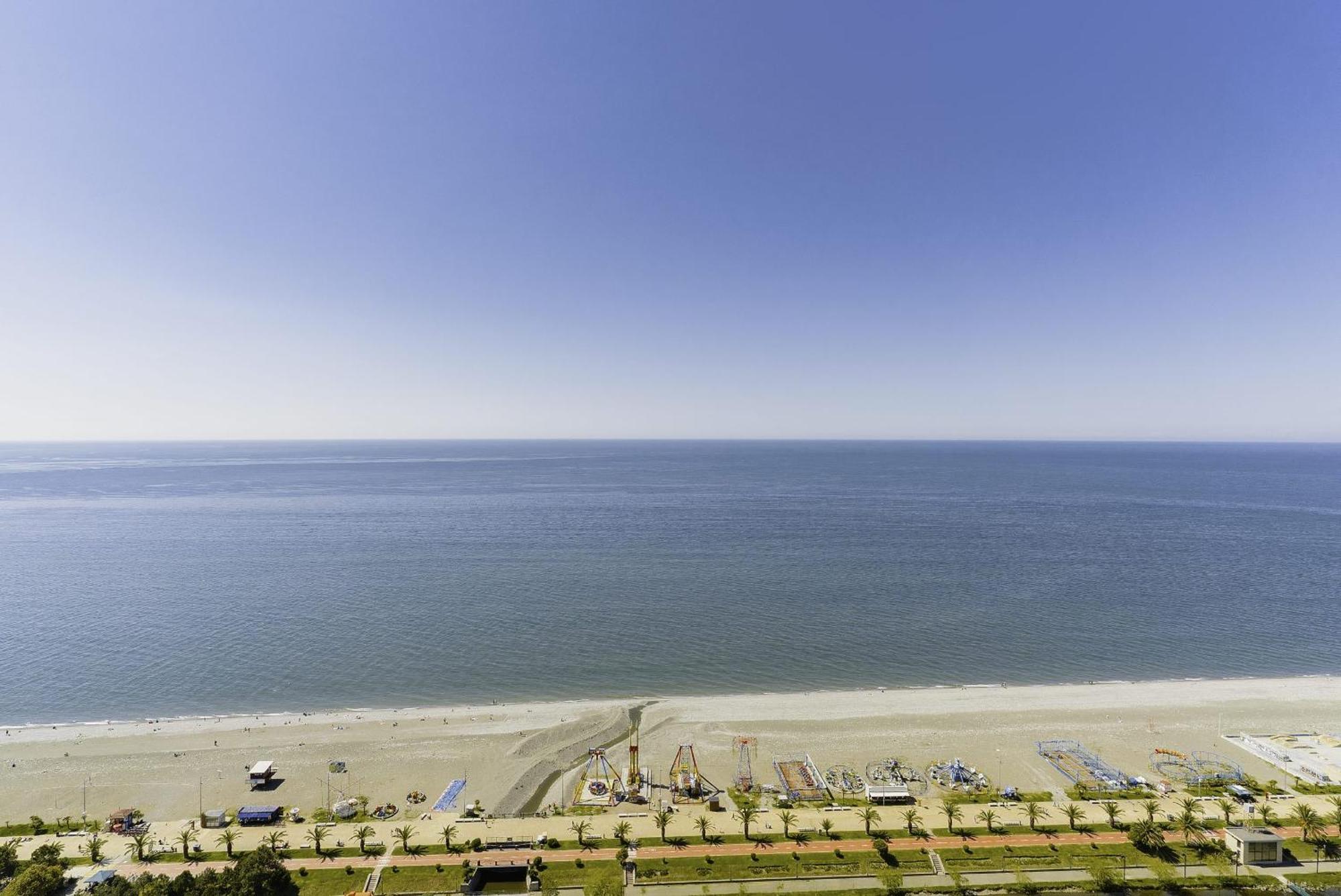 Luxury Beach Front Hotel Batoemi Buitenkant foto