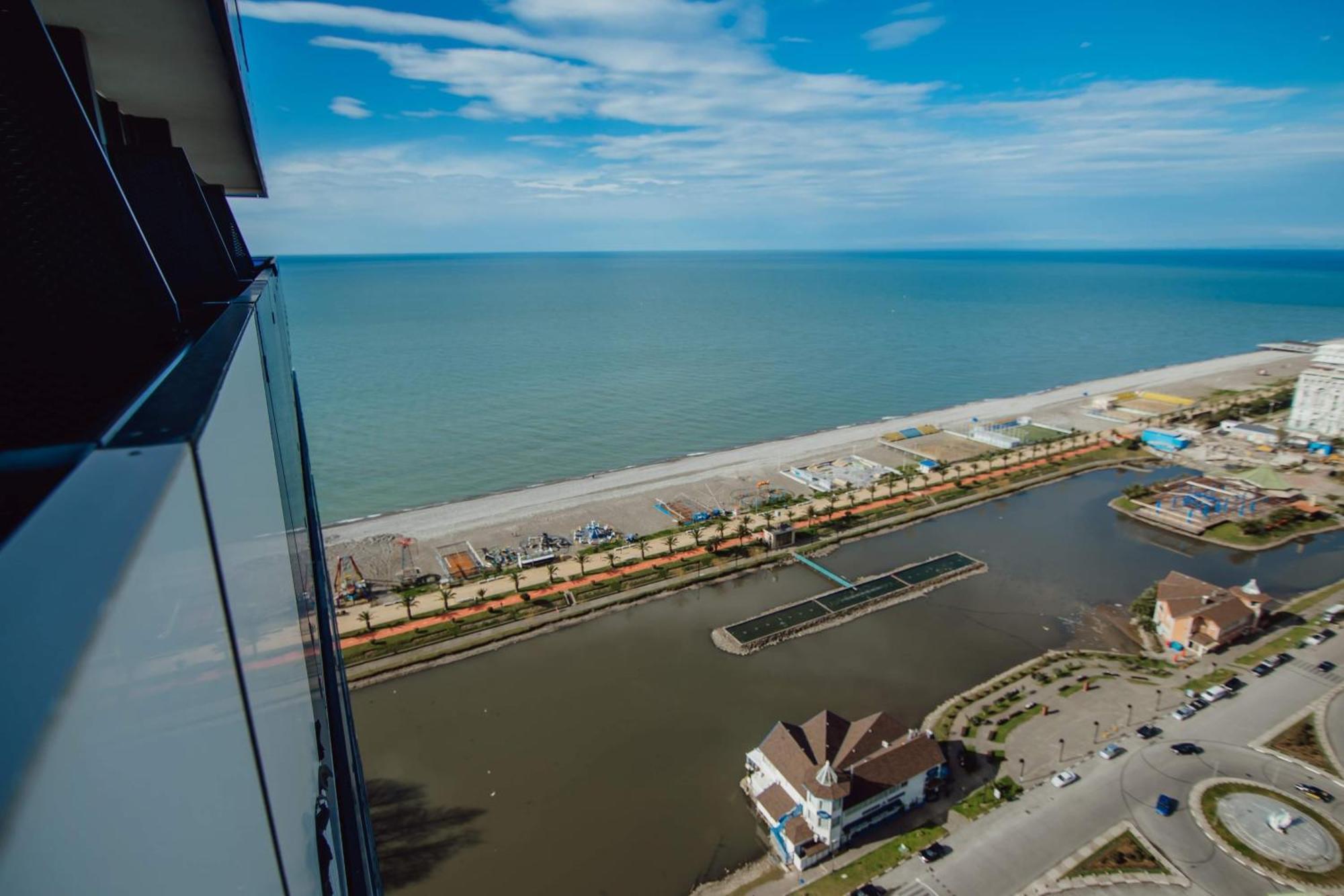 Luxury Beach Front Hotel Batoemi Buitenkant foto