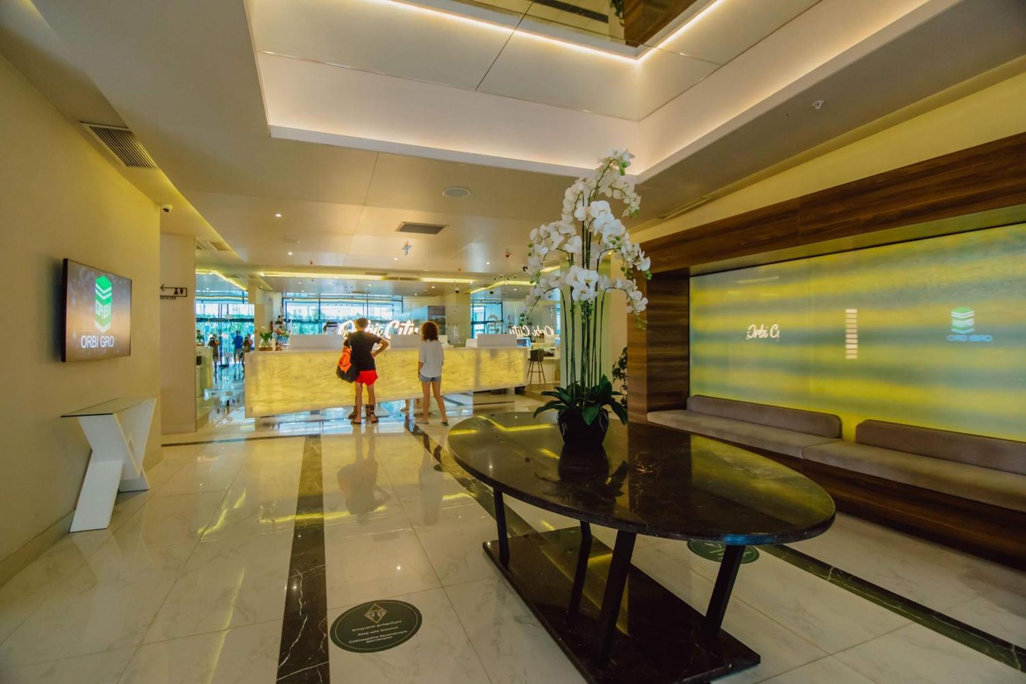 Luxury Beach Front Hotel Batoemi Buitenkant foto