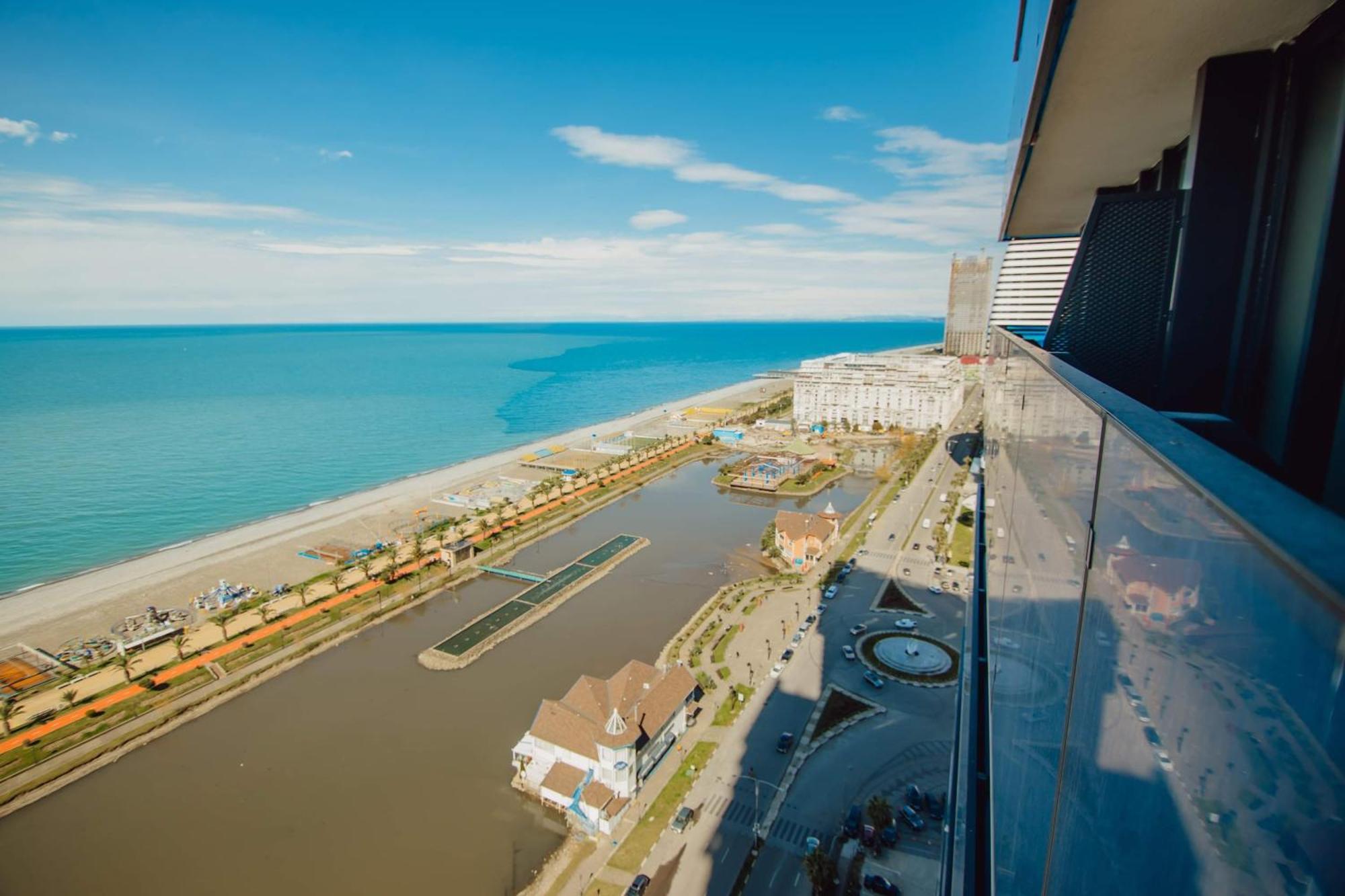 Luxury Beach Front Hotel Batoemi Buitenkant foto