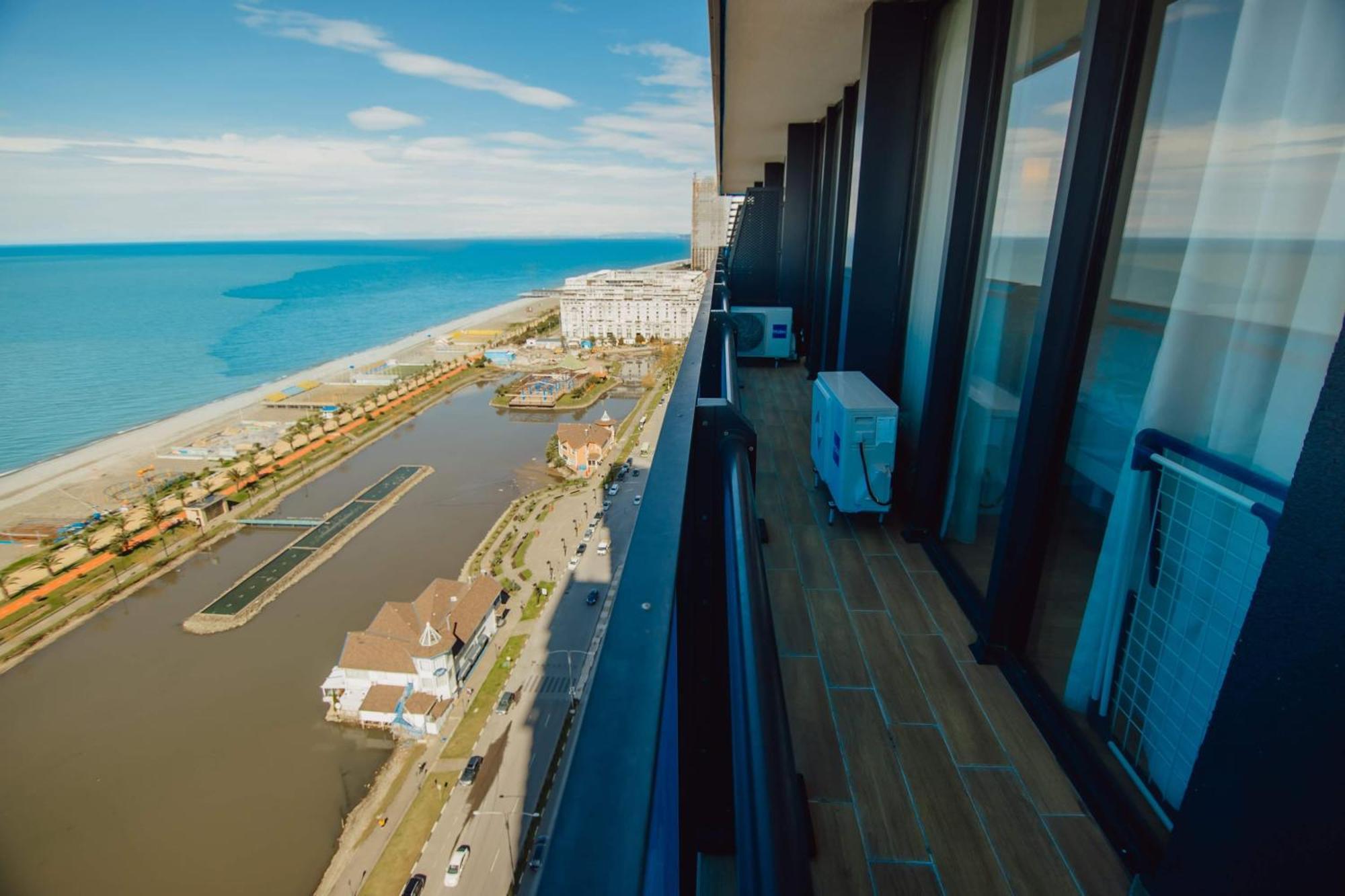 Luxury Beach Front Hotel Batoemi Buitenkant foto