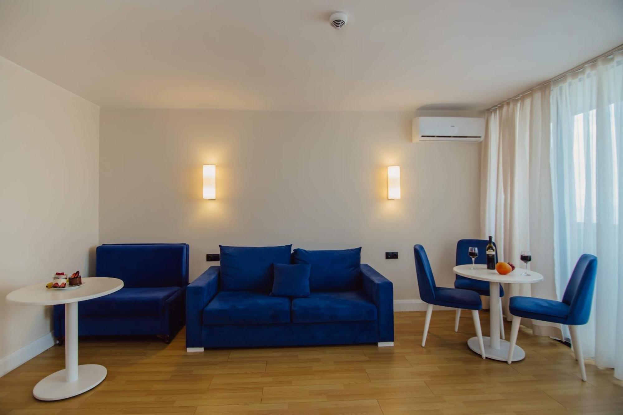 Luxury Beach Front Hotel Batoemi Buitenkant foto