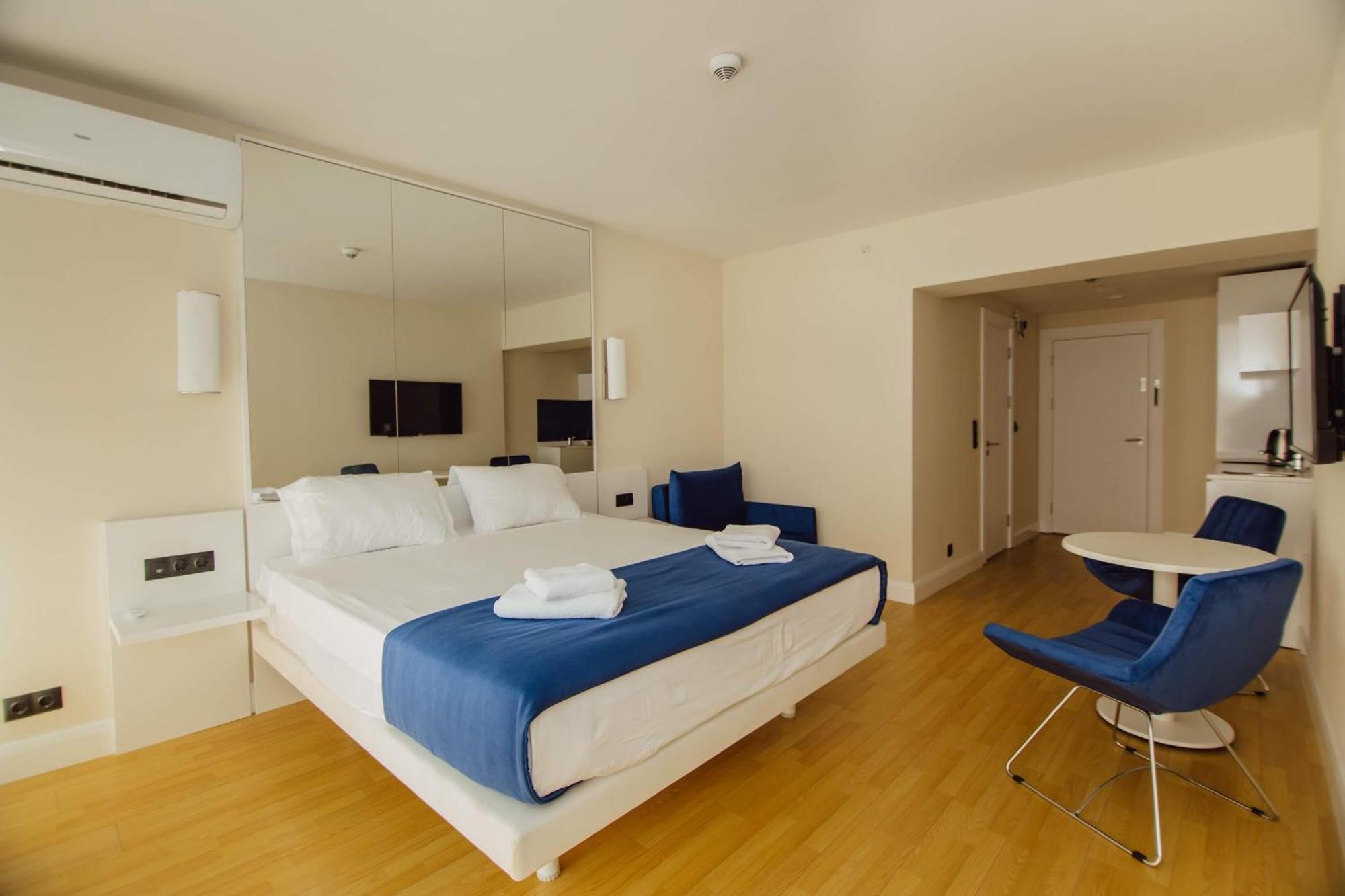 Luxury Beach Front Hotel Batoemi Buitenkant foto