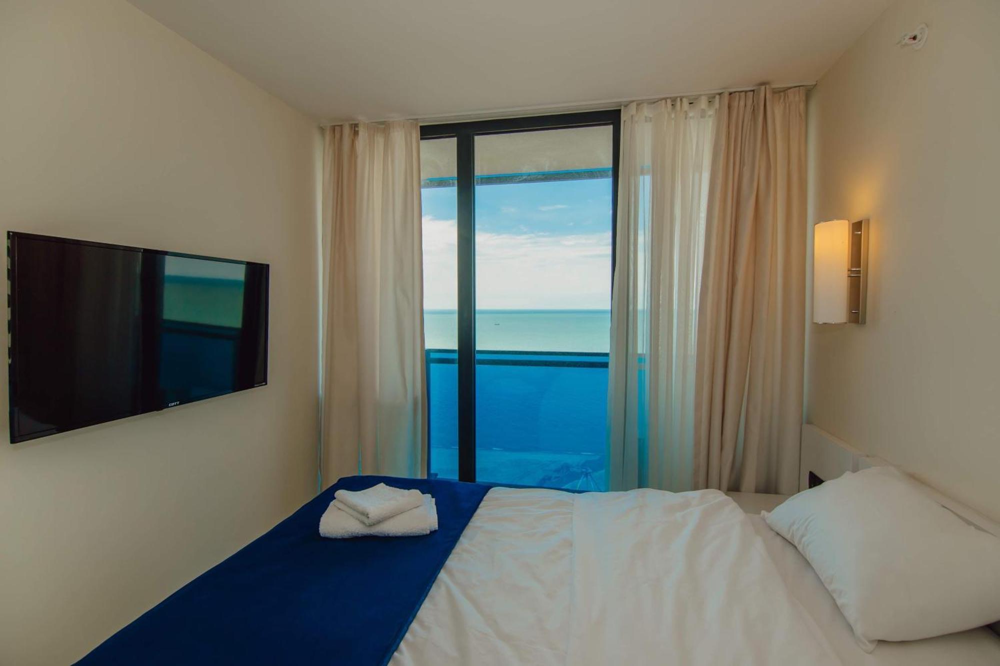 Luxury Beach Front Hotel Batoemi Buitenkant foto