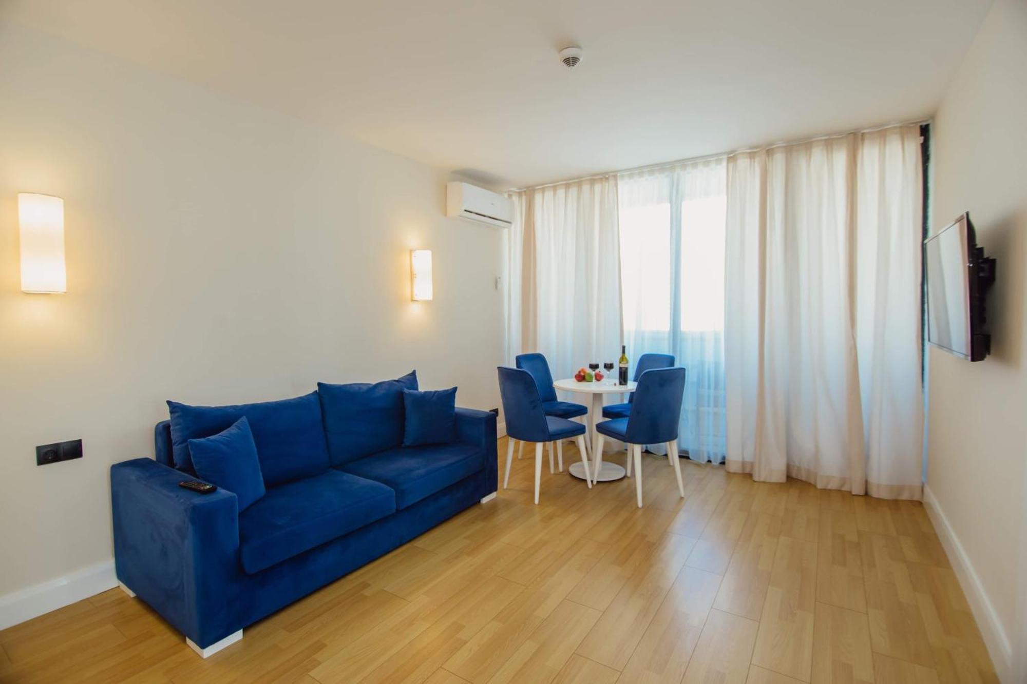 Luxury Beach Front Hotel Batoemi Buitenkant foto