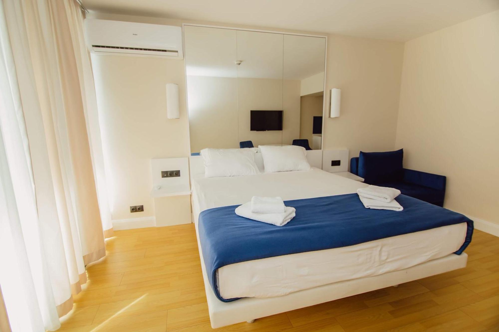 Luxury Beach Front Hotel Batoemi Buitenkant foto